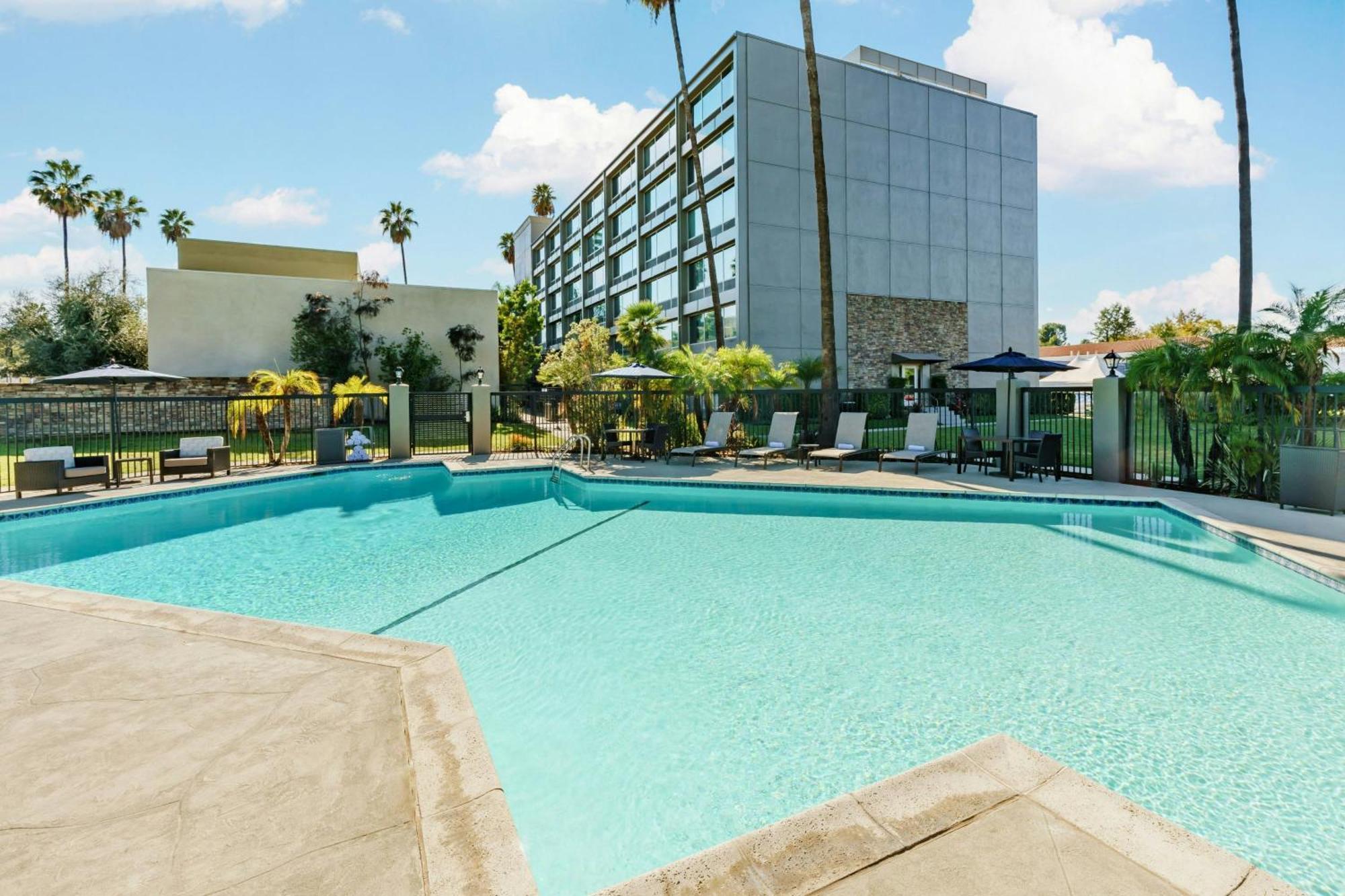 Courtyard By Marriott Los Angeles Woodland Hills Exteriér fotografie